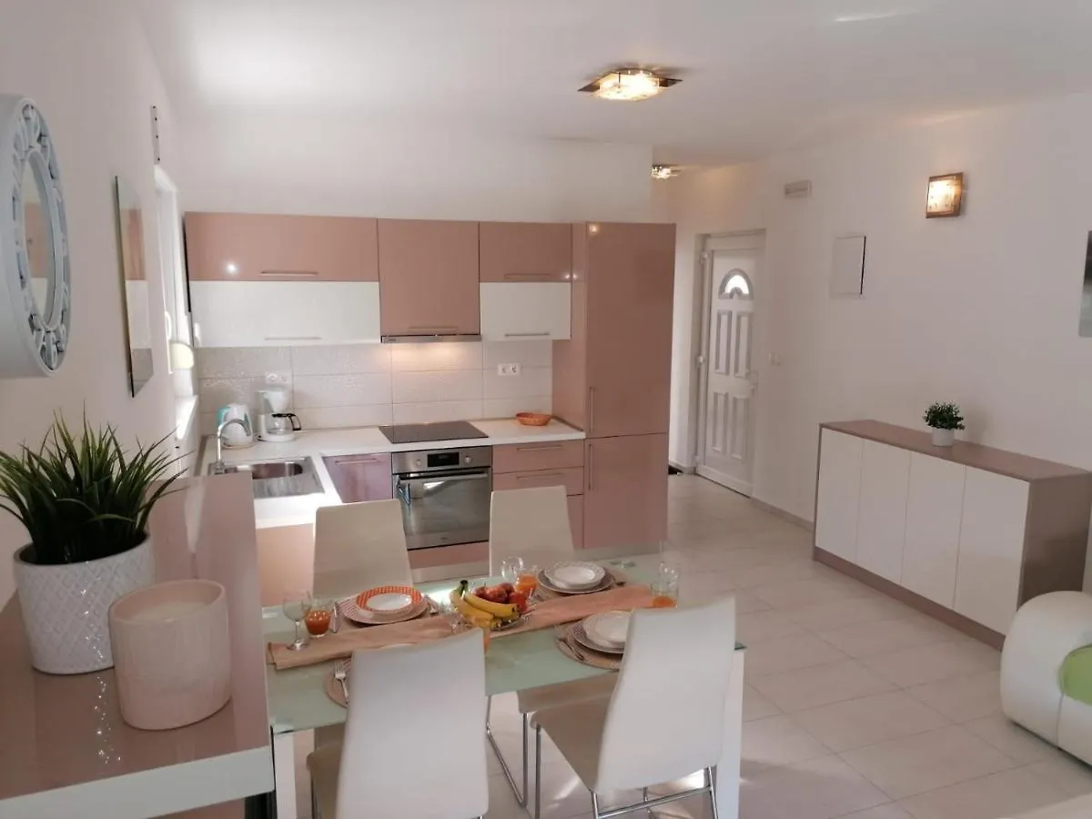 Apartment Mali San Trogir