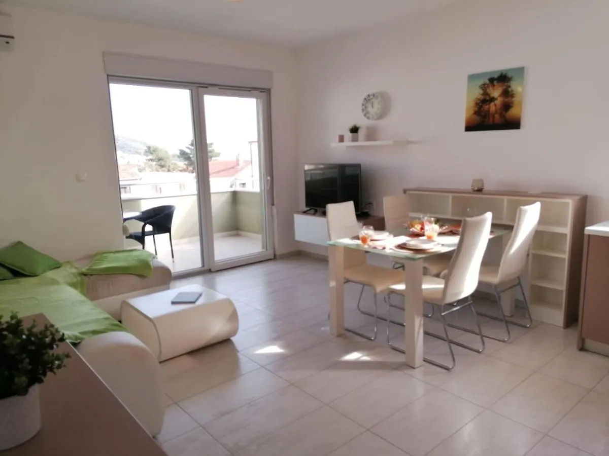 Apartment Mali San Trogir