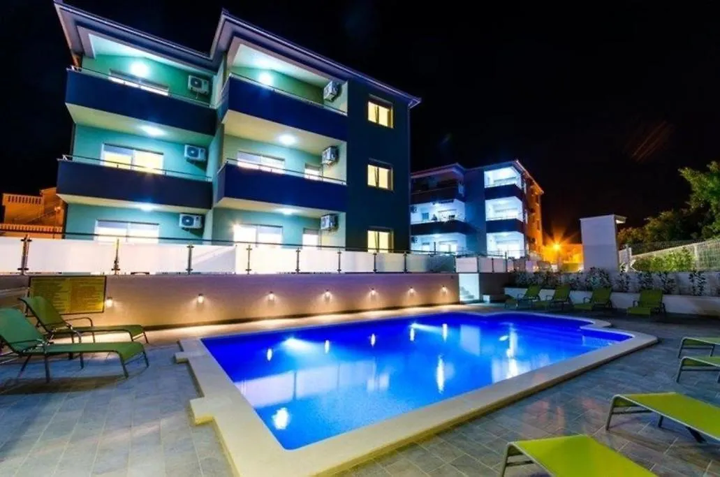 Apartment Mali San 特罗吉尔